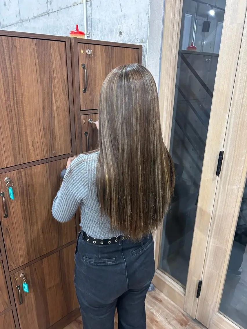 カラー ハイライトカラー ヘアカラー 若林 玲奈のヘアスタイル