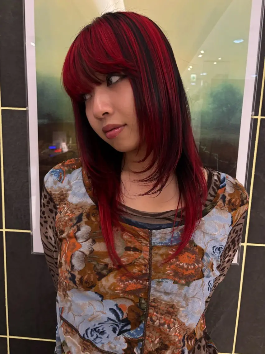ロング カラー ブリーチ 杉田 瑚海のヘアスタイル