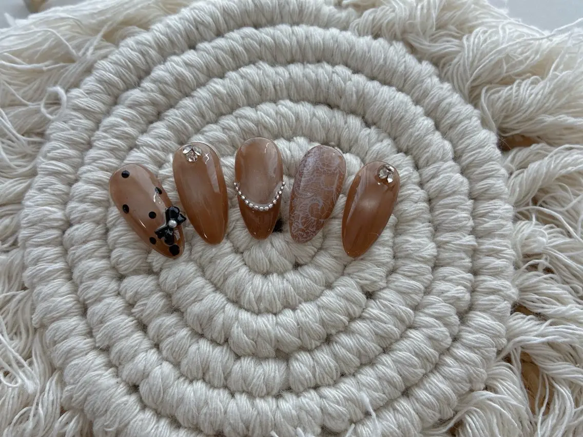 ネイル ブラウン ジェルネイル ガーリー レース リボン ハンドネイル kirameki nail CHINのネイルデザイン