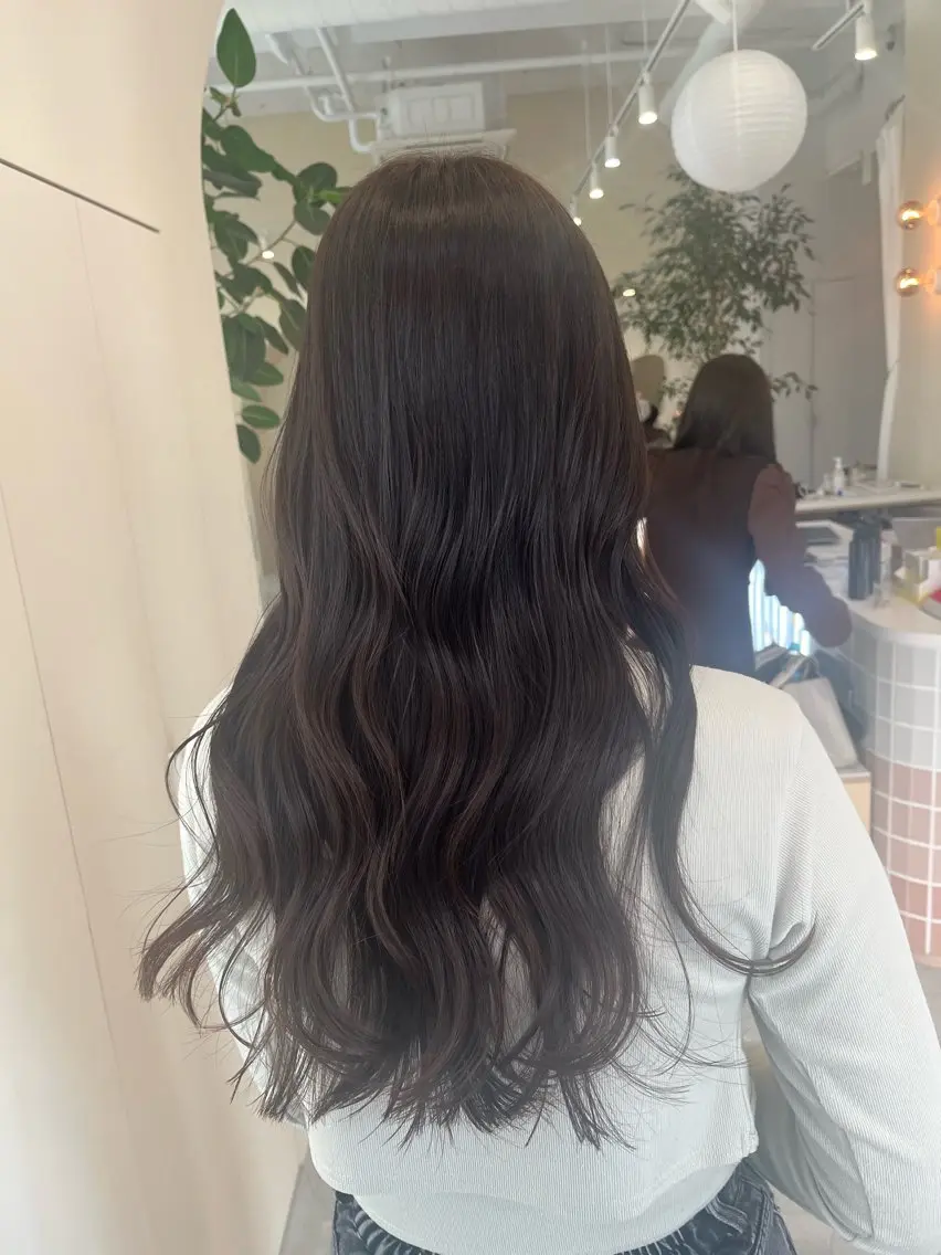 ロング カット ヘアカラー 山口 愛結のヘアスタイル