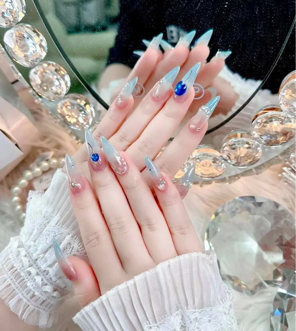 ネイル キラキラネイル 韓国ネイル マグネットネイル 持ち込み ネイルチップ ハンドネイル ハンドケア Miyu Nail Nambaのネイルデザイン
