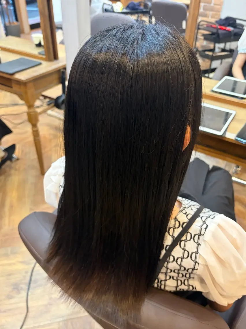 セミロング カラー おとは 透明感ツヤカラー🧸のヘアスタイル