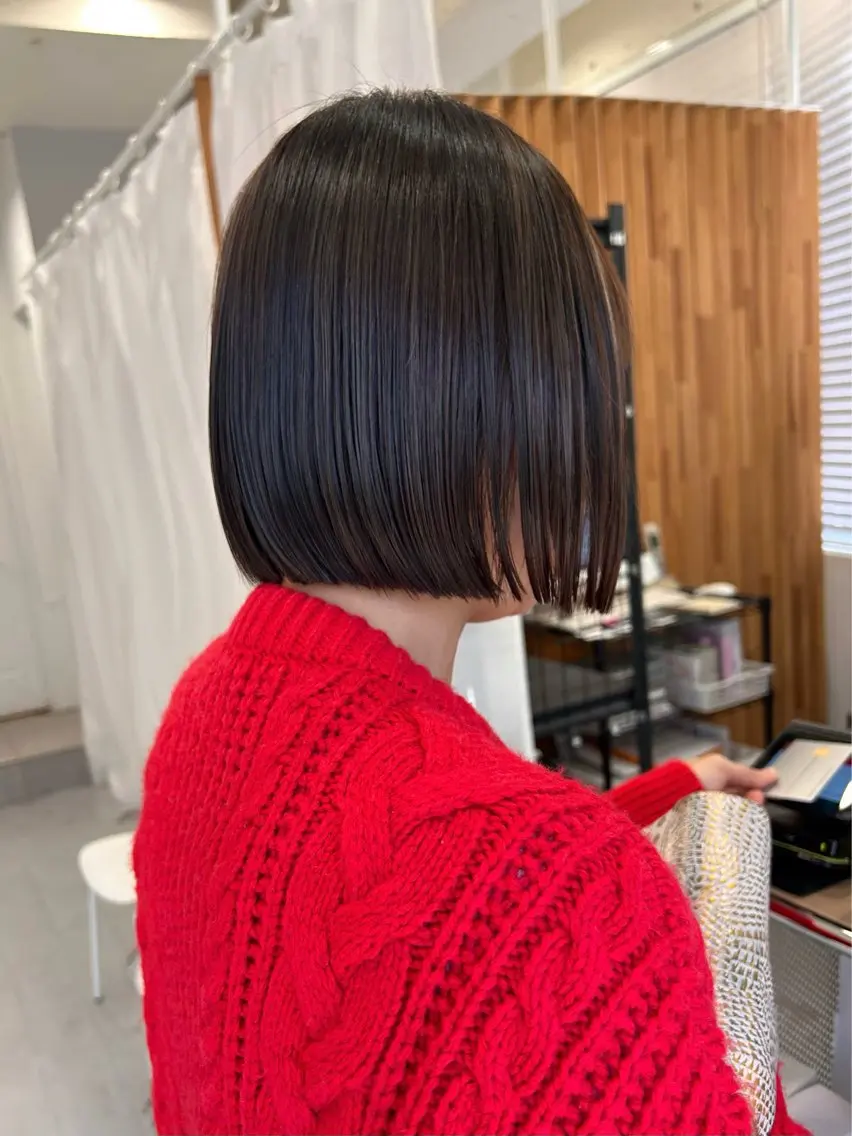 ショート カラー カット ヘアカラー トリートメント ぱつっとボブ/ 小野あかねのヘアスタイル