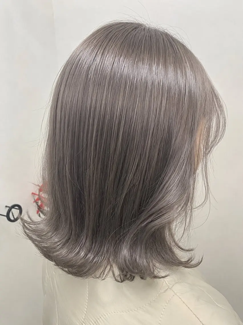ミディアム カラー ブリーチ グレージュ カット ヘアカラー トリートメント 佐々木 愛実のヘアスタイル