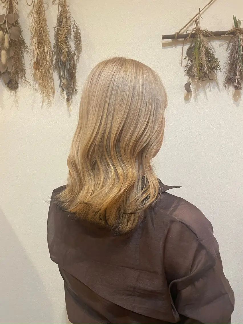 セミロング カラー 中村 樹菜のヘアスタイル