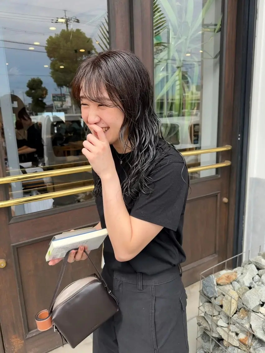 ミディアム 佐々木 彩羽のヘアスタイル