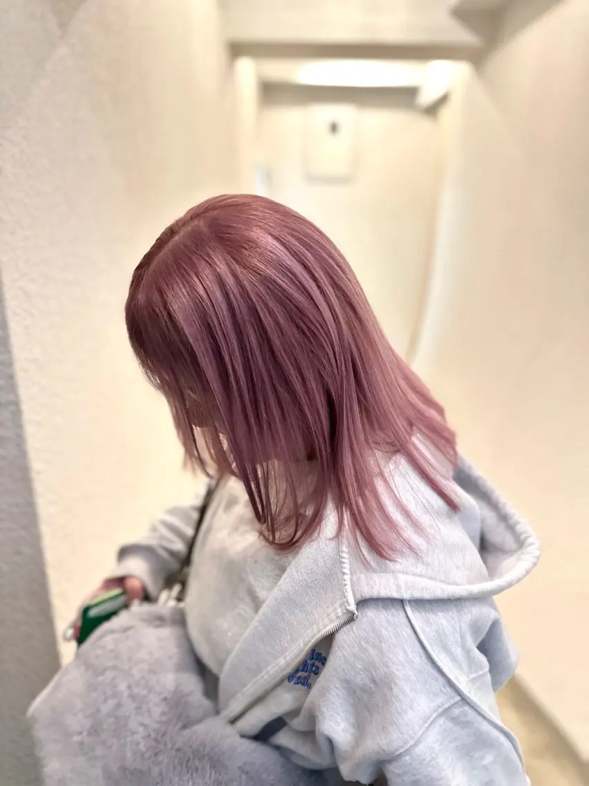 セミロング カラー ブリーチ ラベンダーカラー ラベンダーピンク ピンクカラー カラー特化美容師 サトウリュウマのヘアスタイル