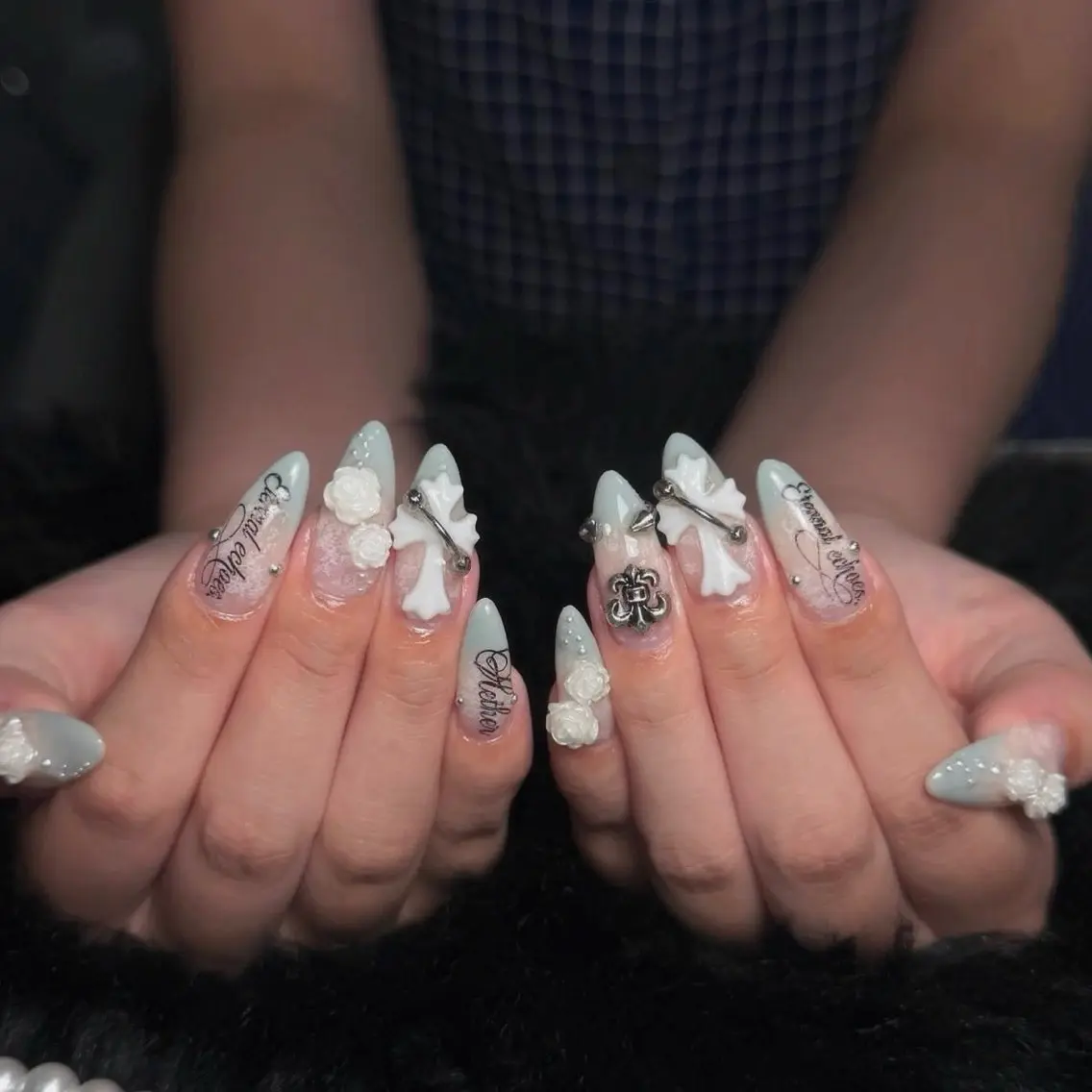 ネイル オーロラネイル 長さ出し フラッシュネイル フレンチネイル ジェルネイル ハンドネイル Amee Nail Salonのネイルデザイン