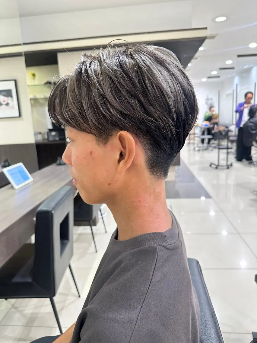 メンズ メンズハイライト カット ヘアカラー 明日空きあり‼️ 艶々カラー🩷のヘアスタイル