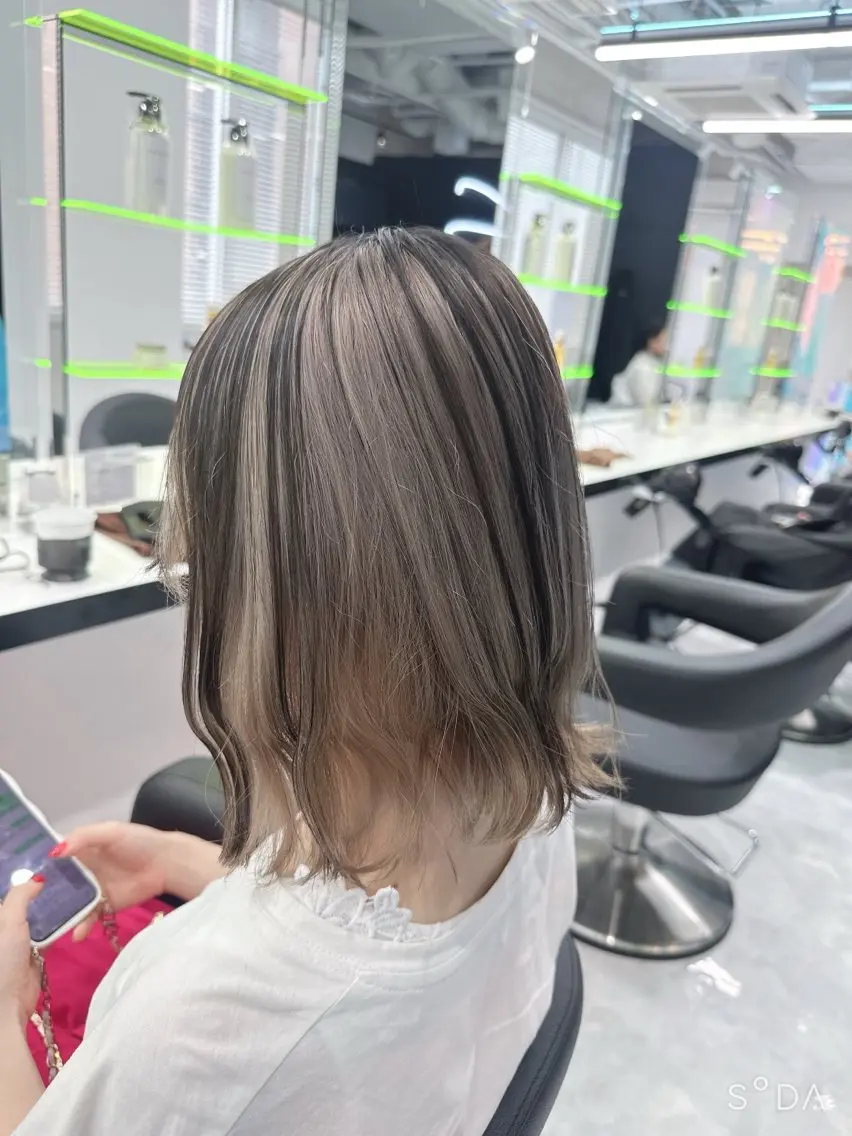 ミディアム カラー ヘアカラー ヘッドスパ 🫧ハイトーン🫧 ベージュ🫧徹哉のヘアスタイル