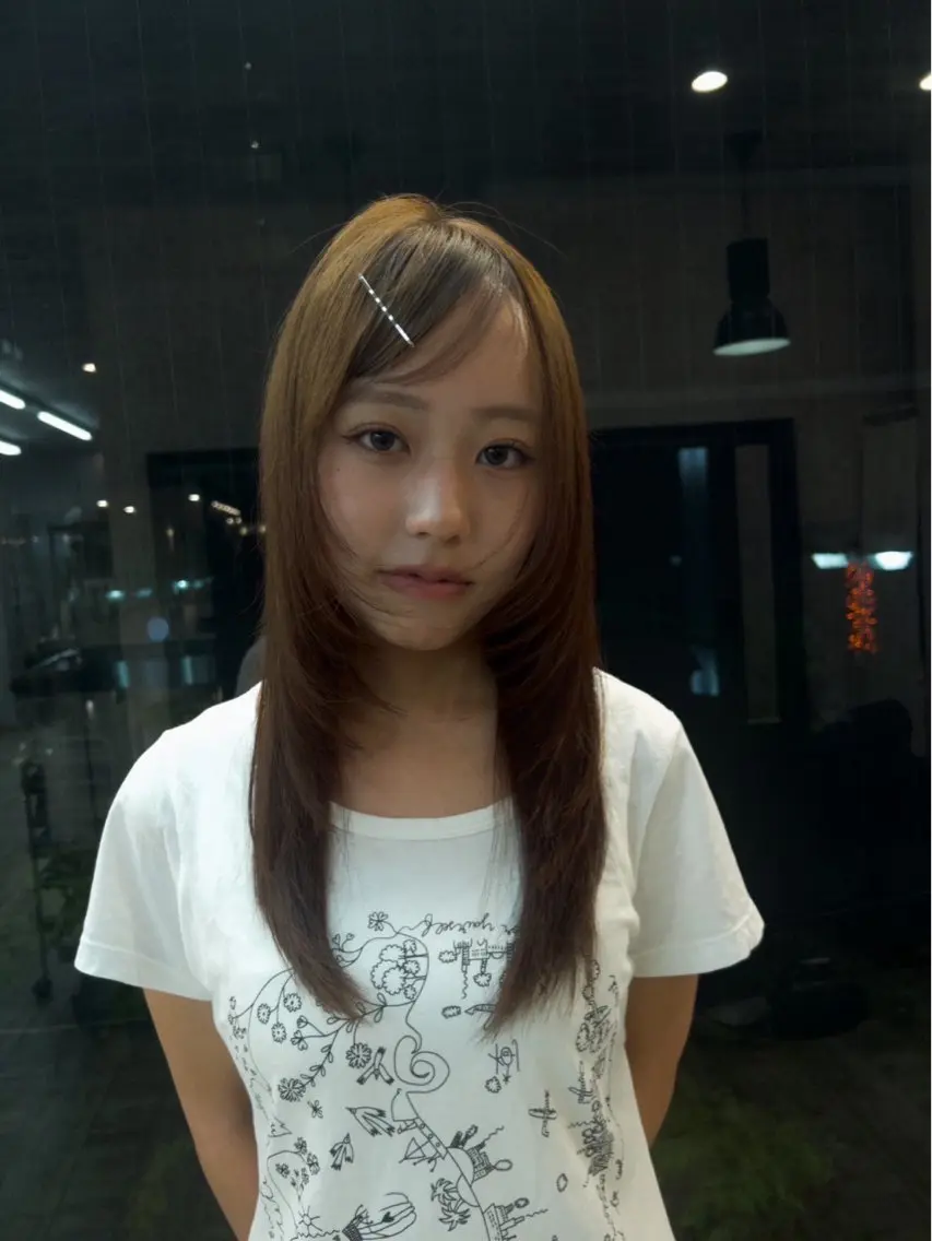ロング 顔まわりレイヤー レイヤーカット カット tiel 小山莉々のヘアスタイル
