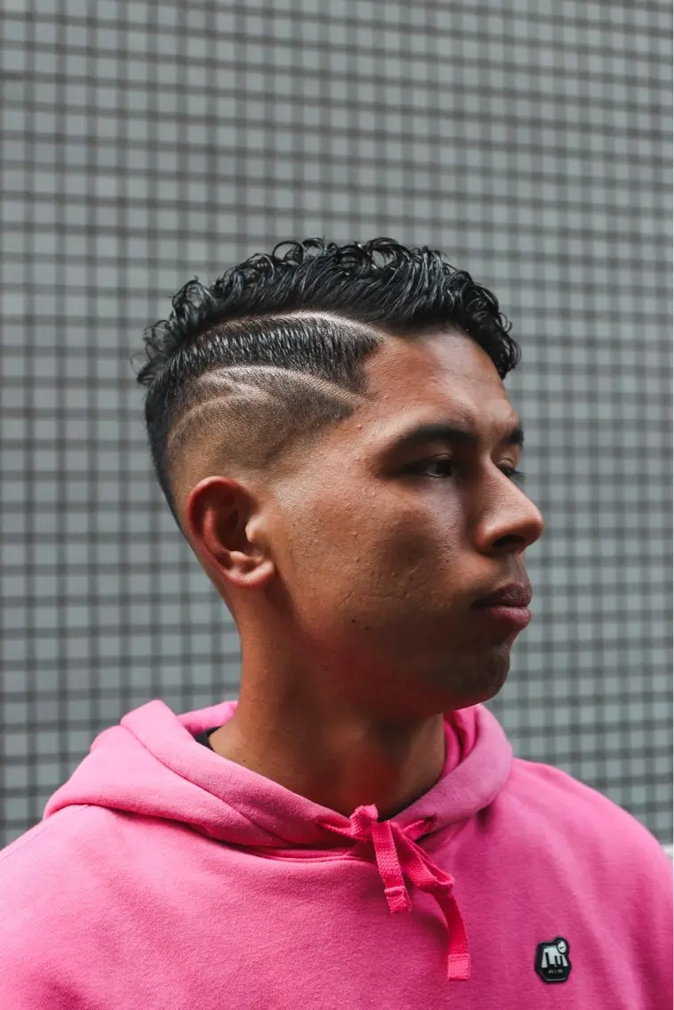 ショート カラー パーマ メンズ メンズブリーチ フェードカット カルマパーマ メンズメッシュ モヒカン 💈men's💈 satoru中目黒のヘアスタイル