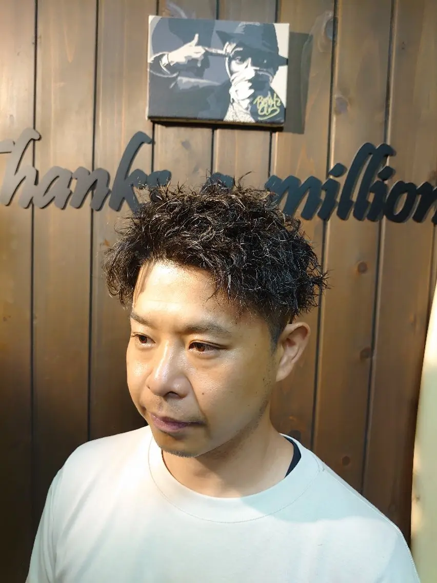 パーマ ショート メンズ メンズパーマ メンズツイストパーマ ツイストパーマ 岡林 選のヘアスタイル