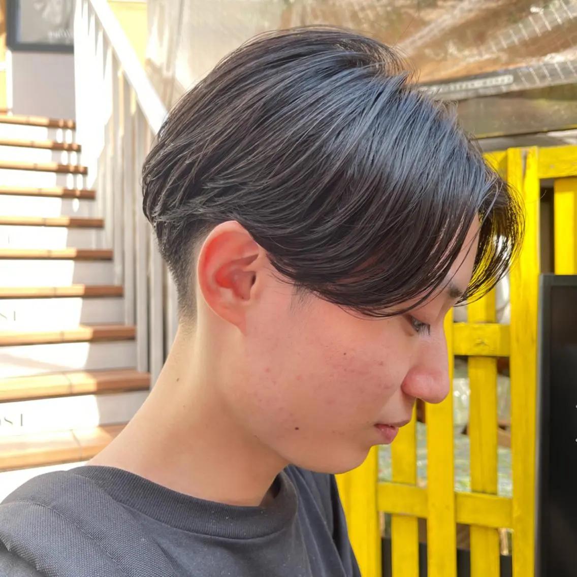 ショート カラー パーマ ヘアアレンジ メンズ アイブロウ センターパート カルマパーマ メンズ韓国風 メンズパーマ 韓国風ヘア カット パーマ トリートメント ヘアセット 提案型カウンセリング が大好評✨鈴木瑛也のヘアスタイル