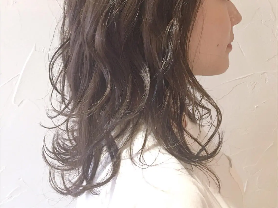 カラー シマダ アユミのヘアスタイル