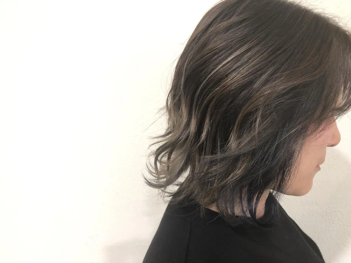 ミディアム カラー バレイヤージュ レイヤーカット ウルフカット ヘアカラー パ ルのヘアスタイル