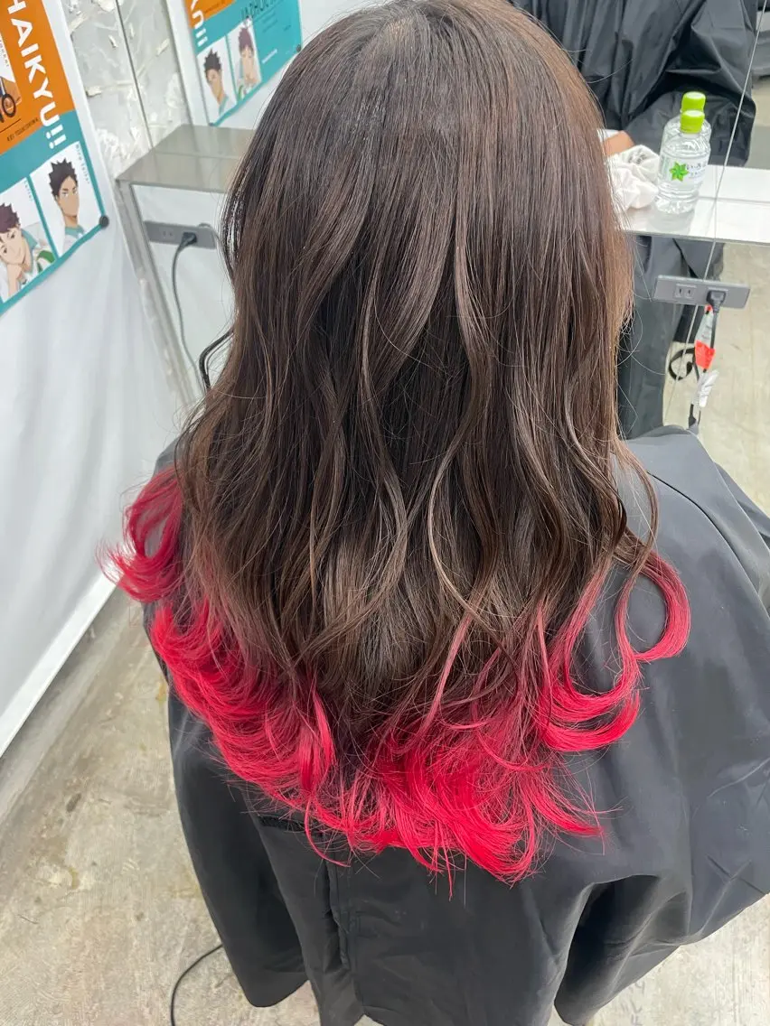 ミディアム カラー インナーカラー 推し ブリーチ 髪質改善のヘアスタイル