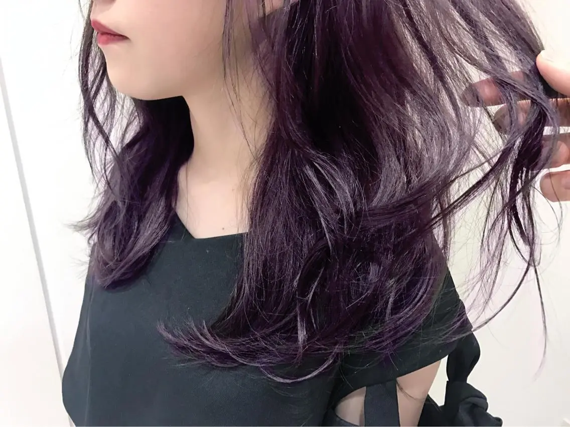 ミディアム カラー パーマ ミディアムレイヤー パープルカラー レイヤーカット インナーエクステ渋谷 🦋KAJIのヘアスタイル