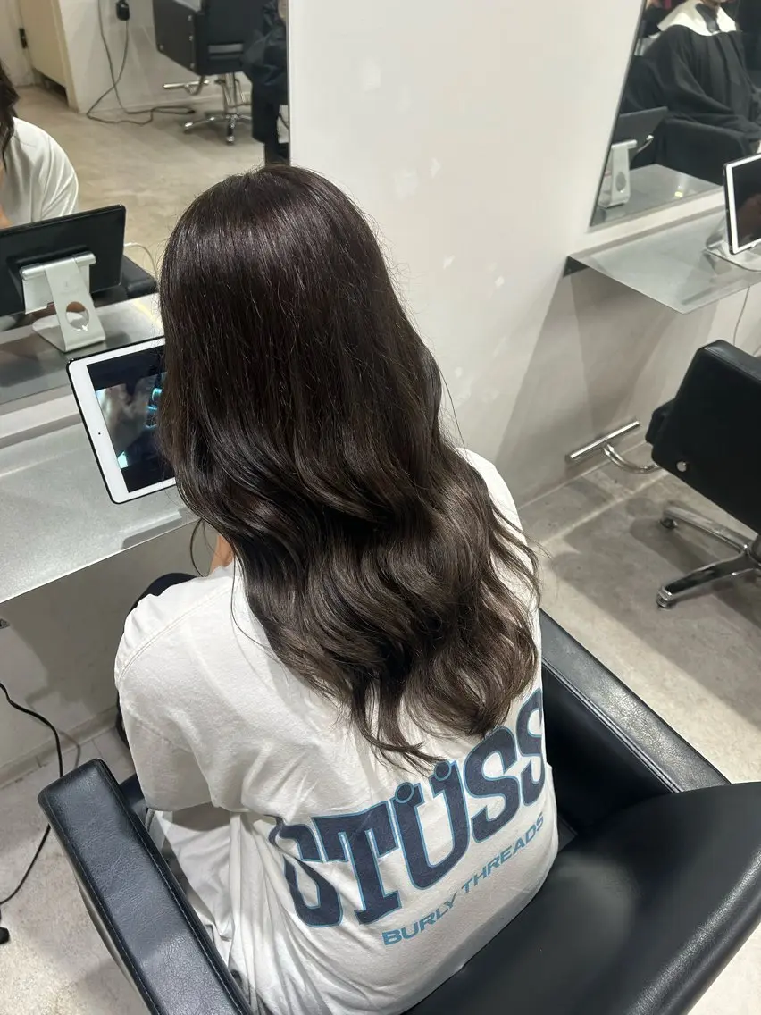セミロング ヘアカラー AKANE✩.*˚ Kroのヘアスタイル