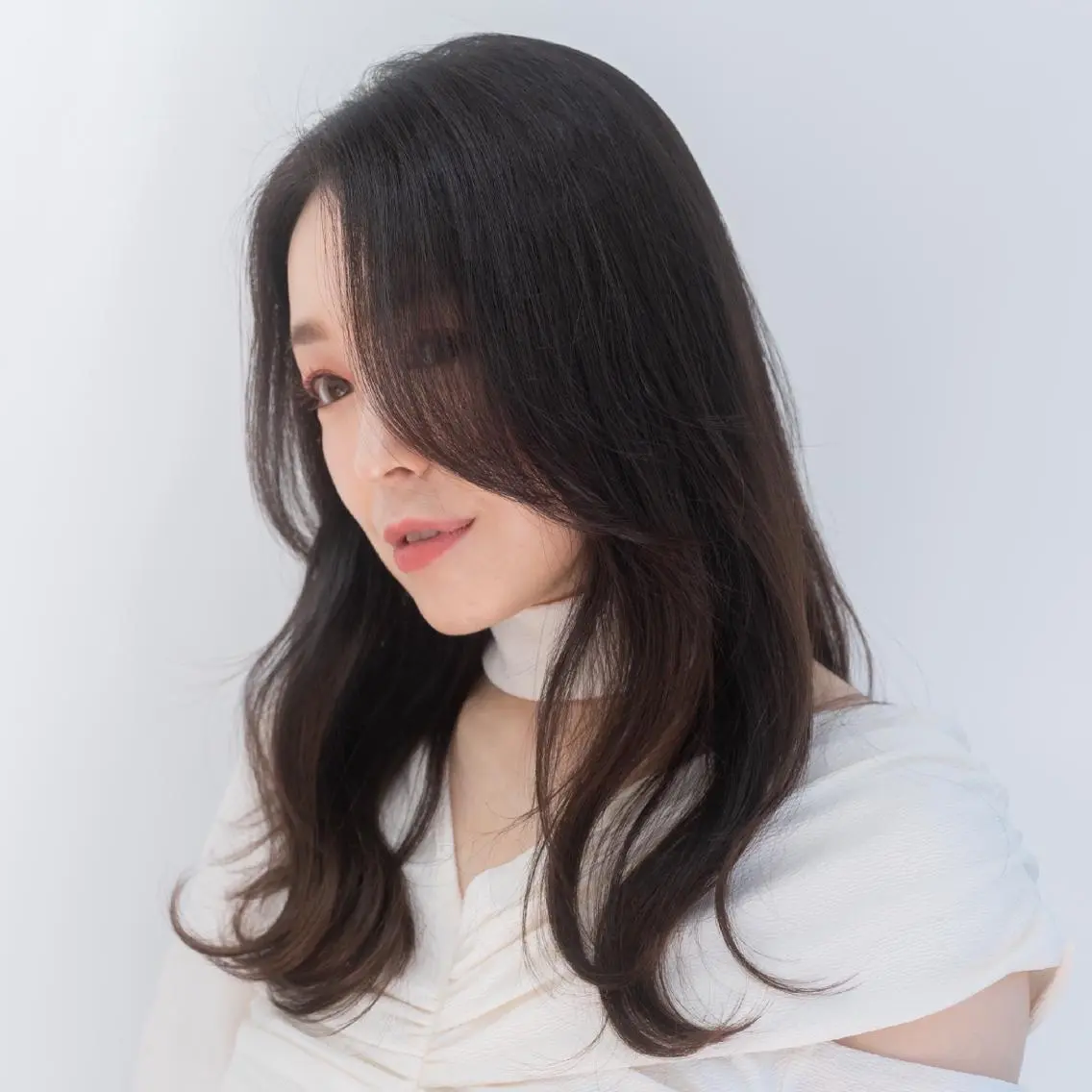 セミロング カラー パーマ ヘアアレンジ メンズ キッズ ネイル マツエク・マツパ アイブロウ メンズインナーカラー メンズ韓国風 黒髪 ブルーカラー ブルーブラック 渋谷レイヤーカット❌ 縮毛矯正専門/武田涼のヘアスタイル