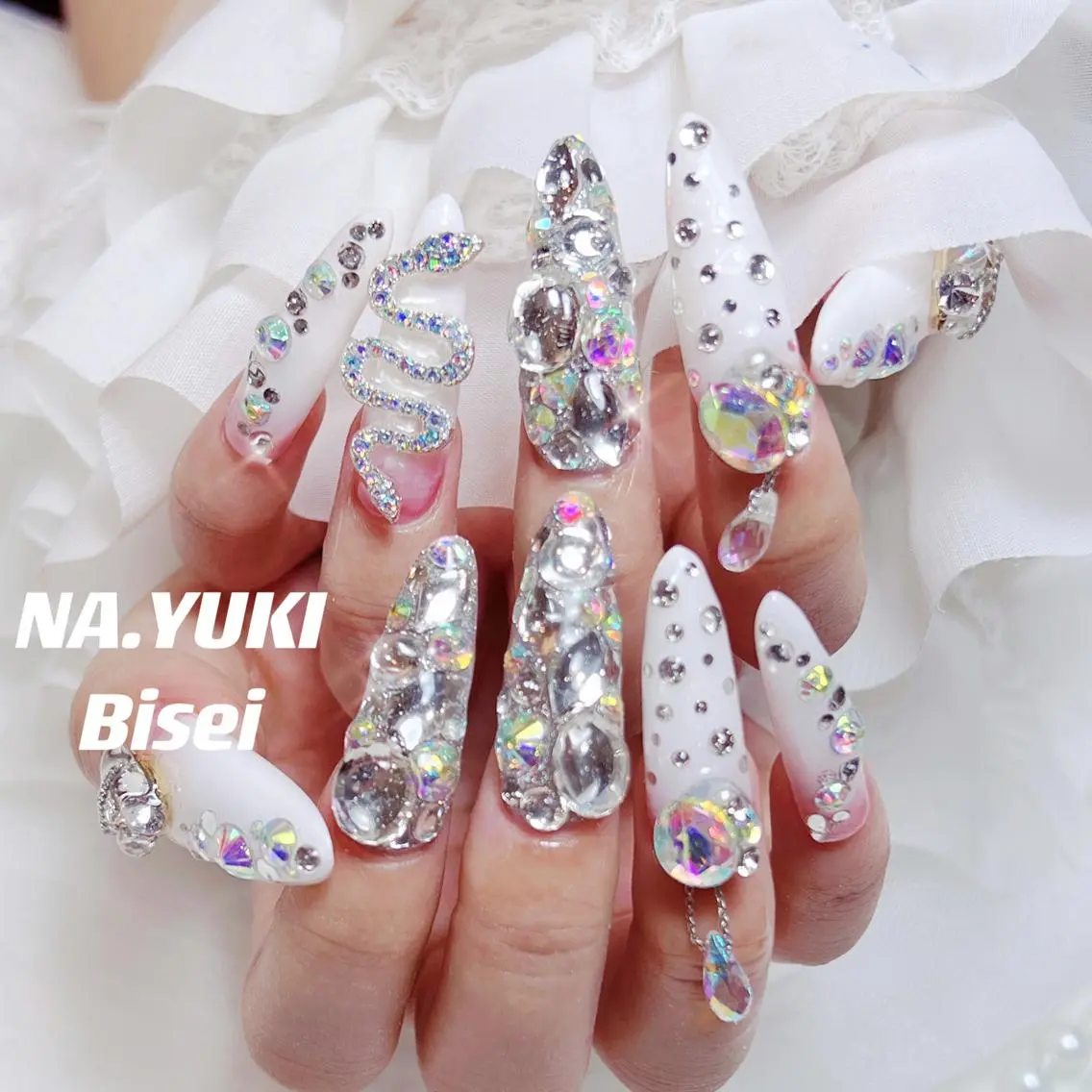ネイル 🦋 Queenieのネイルデザイン