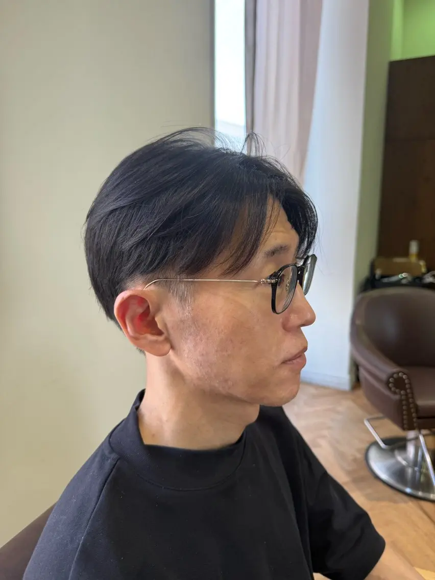 ショート メンズ センターパート かきあげバング 溝口 槙里也のヘアスタイル