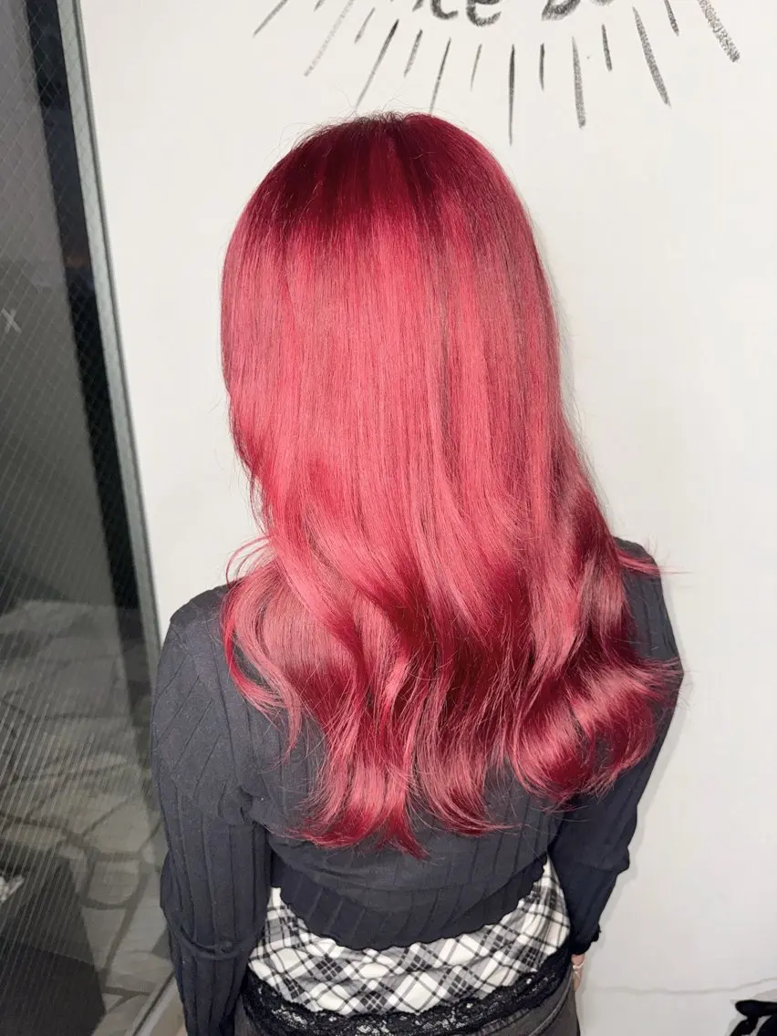 ロング カラー ブリーチ レッドカラー ヘアカラー トリートメント 小笠原 菜緒のヘアスタイル