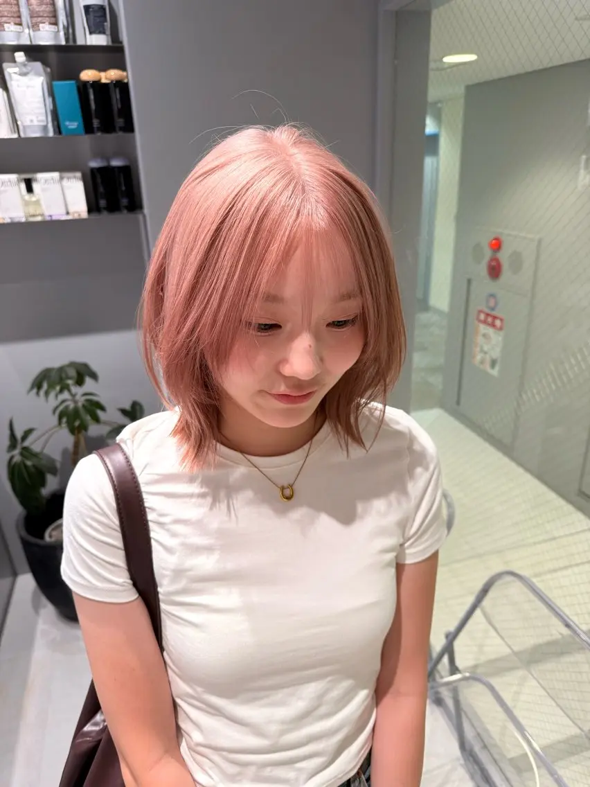 ミディアム カラー カット ヘアカラー トリートメント ハイトーンレイヤー 顔まわりSOTAのヘアスタイル