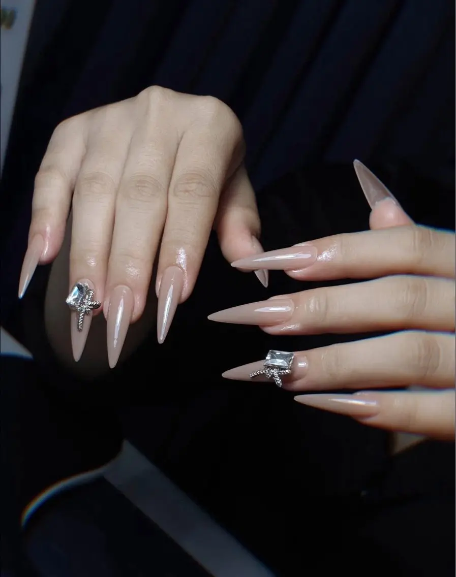 ネイル チークネイル フレンチネイル グラデーション キラキラネイル 韓国ネイル ハンドネイル Minette nailHuongのネイルデザイン