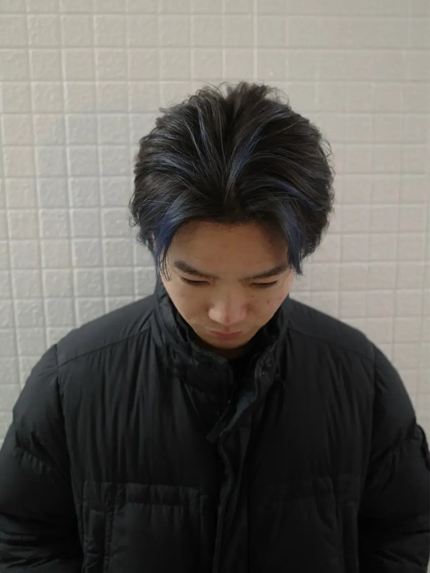 ミディアム カラー メンズ メンズハイライト ブルーカラー ハイライトカラー ハイライト カット ヘアカラー トリートメント ✨メンズスタイル✨ Daiのヘアスタイル