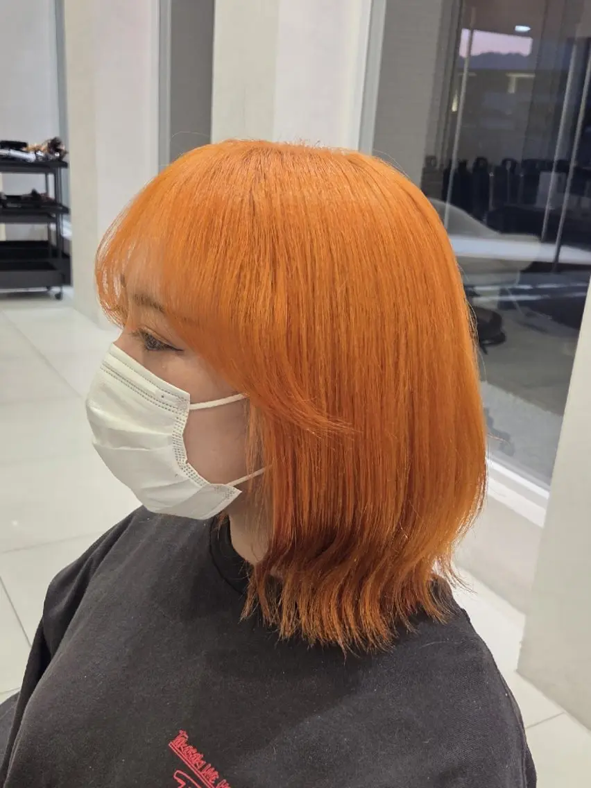 ミディアム カラー ブリーチ オレンジ ヘアカラー ヘッドスパ 《透明感カラー》赤岩 咲希のヘアスタイル
