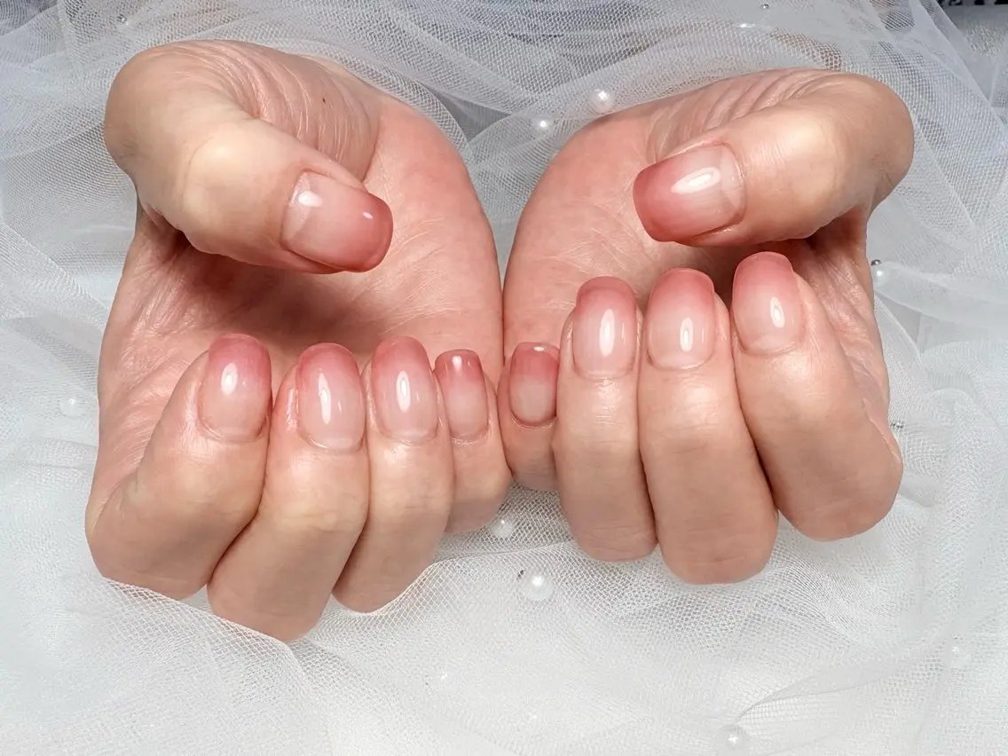 ネイル フットネイル ジェルネイル グラデーション キラキラネイル ラメ(グリッター) ハンドネイル ハンドケア ♡Bivi♡自爪に 優しいネイルサロンのネイルデザイン