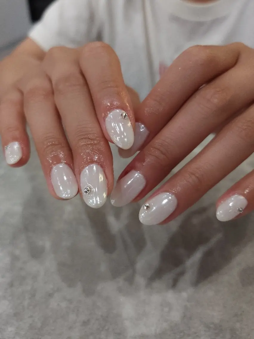ネイル ホワイト ハンドネイル Rommy kahoのネイルデザイン