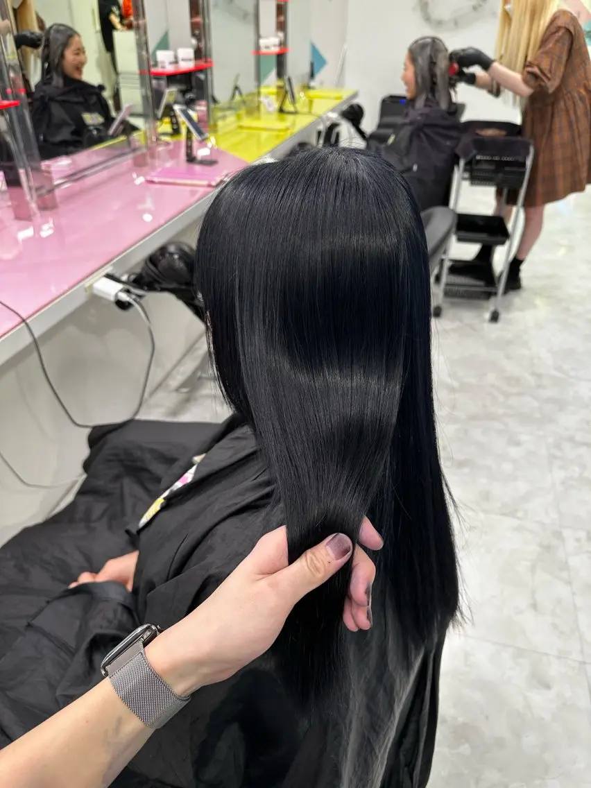 ロング カラー ヘアアレンジ カット ヘアカラー トリートメント ヘッドスパ ヘアセット 艶カラー/ハイトーン /レイヤーカットのヘアスタイル