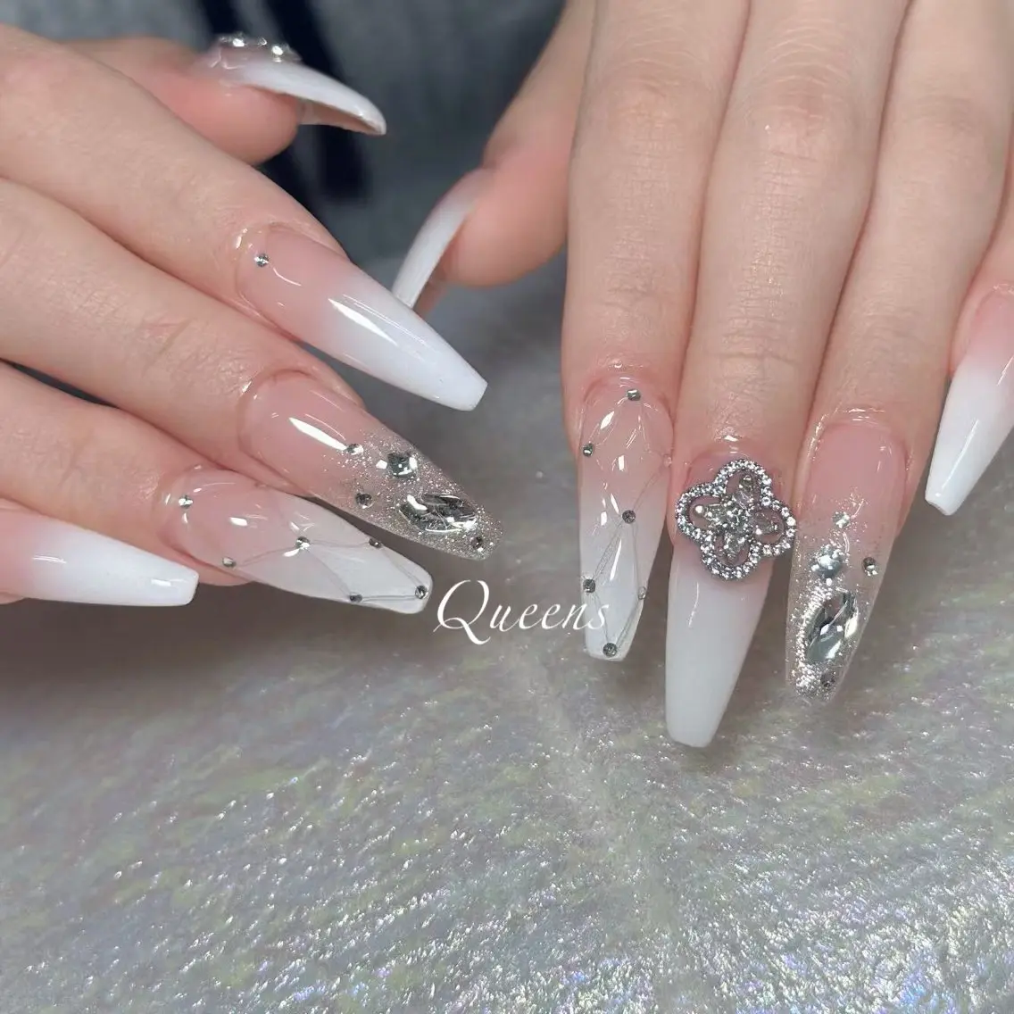 ネイル ハンドネイル Queens ひなのネイルデザイン