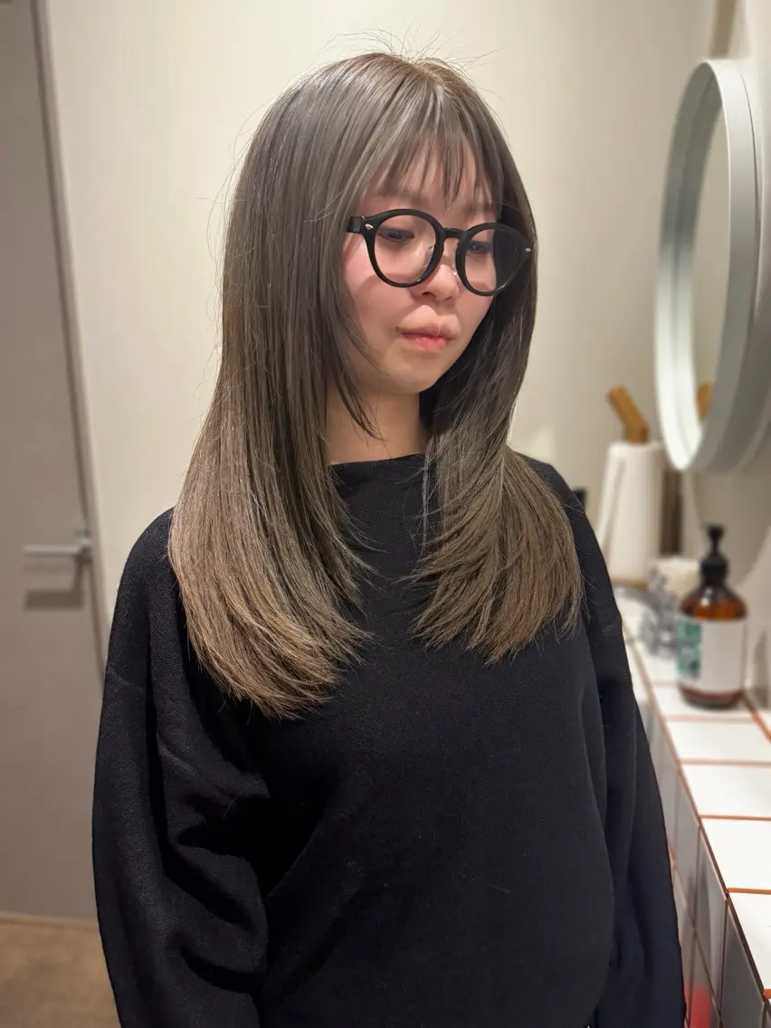 ロング カラー ベージュカラー ブリーチ カット ヘアカラー トリートメント マツダテ ホノカのヘアスタイル