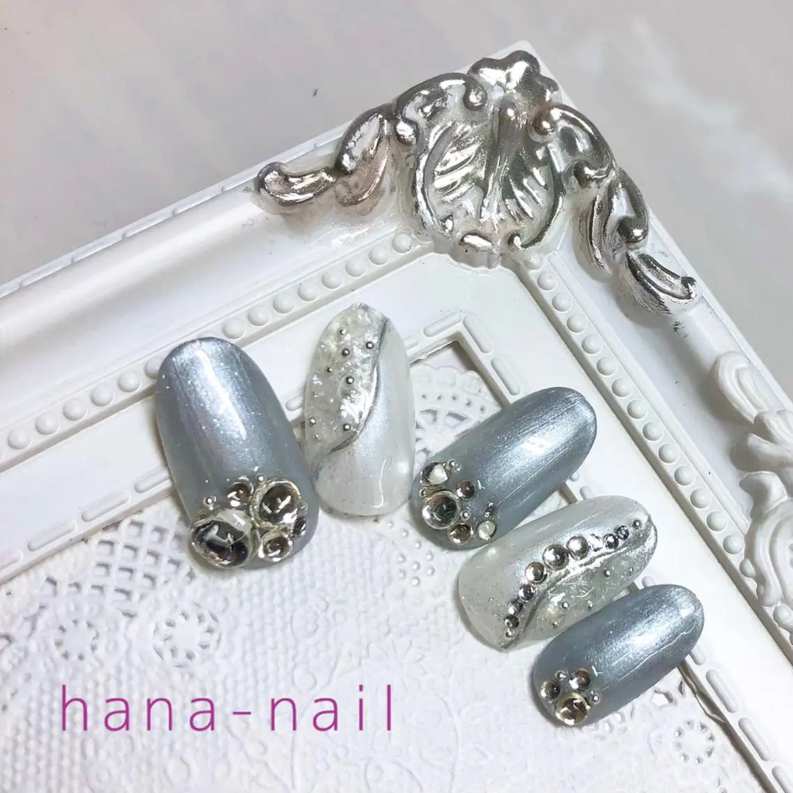 ネイル 入学式 卒業式 ミラーネイル ストーンネイル ホワイト Kao hana-nailのネイルデザイン