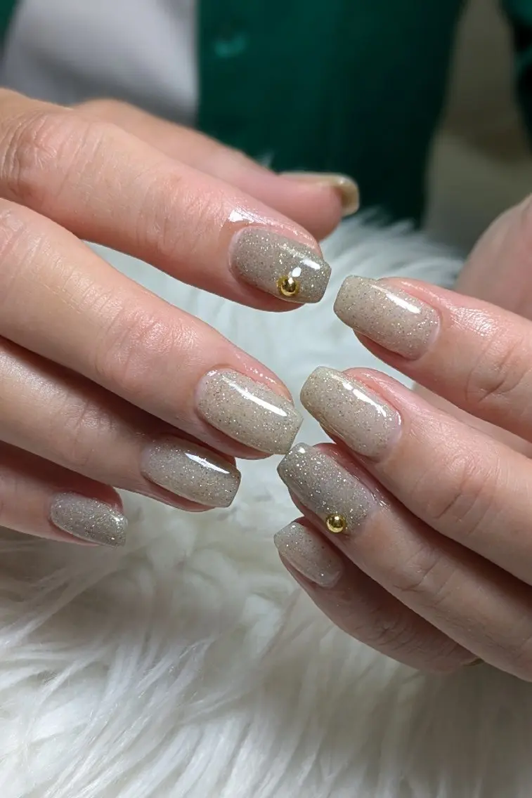 ネイル フラッシュネイル ゴールド ワンカラーネイル シンプルネイル ハンドネイル m&pPrivate nailsalonのネイルデザイン