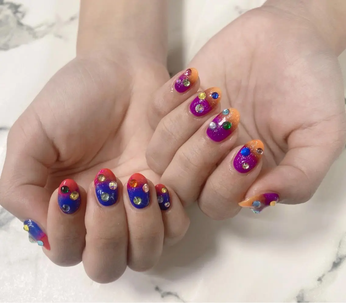 ロング カラー ネイル Q Free nailsのネイルデザイン