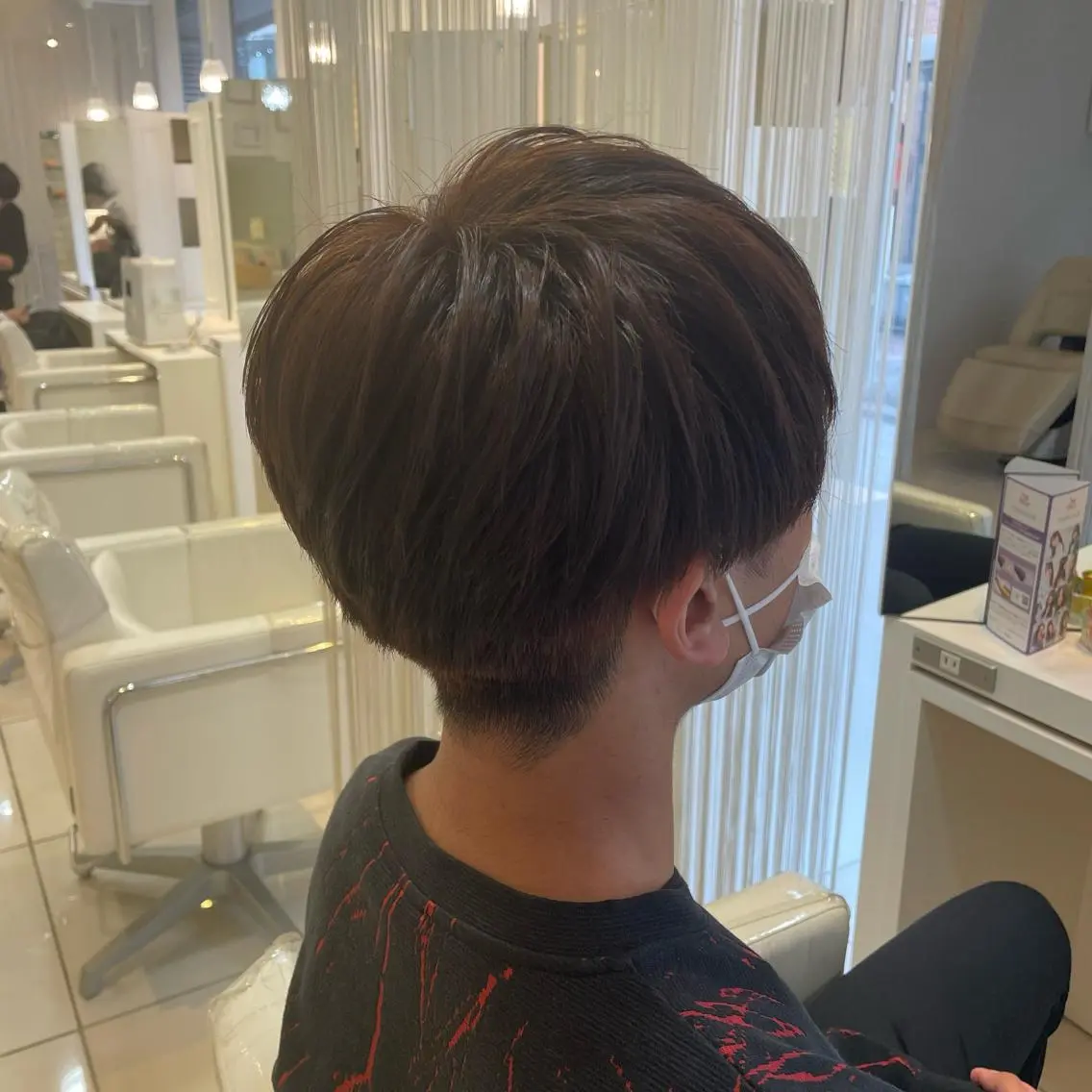 カラー メンズ BiBi 藪 菜月のヘアスタイル