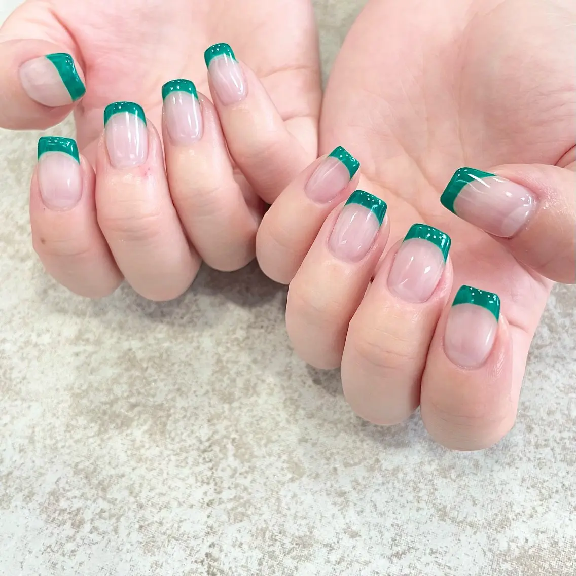ネイル クリアネイル フレンチネイル グリーン nailsalon amity🌿池田のネイルデザイン