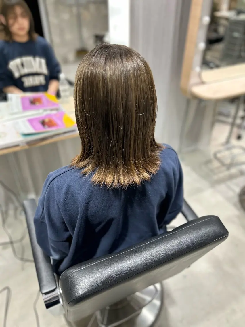 ミディアム カラー ashuley YUKIのヘアスタイル