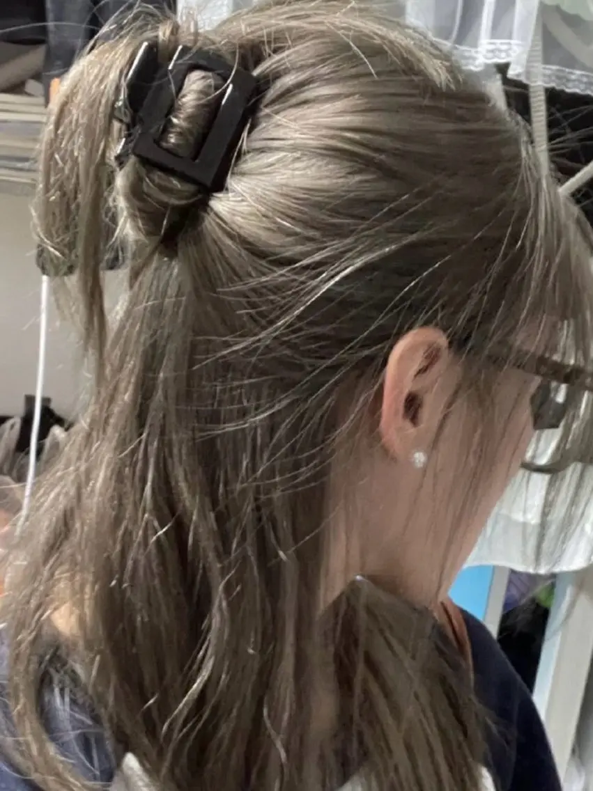 セミロング カラー ブリーチ 透明感カラー ダブルカラー ブリーチなしカラー 顔まわりレイヤー カット ヘアカラー トリートメント nonoka オリーブ/レイヤーのヘアスタイル