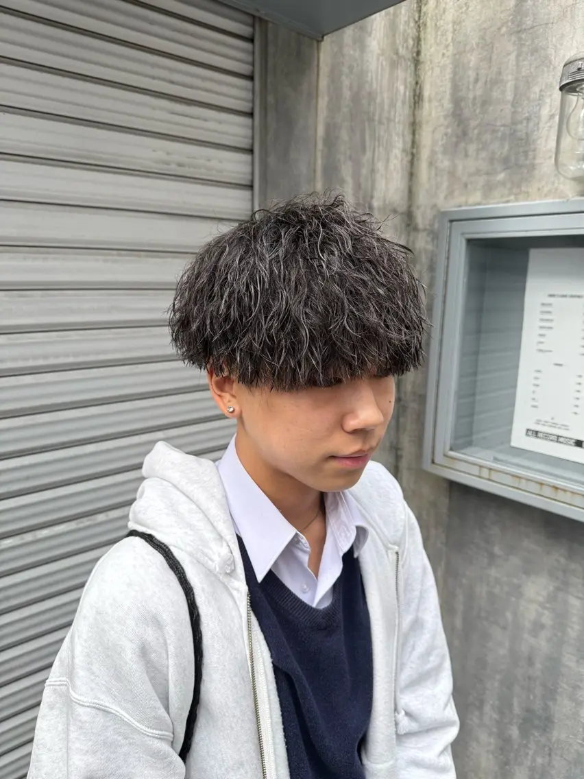 ショート パーマ メンズ ⚡メンズパーマフ ェードカットTomyのヘアスタイル