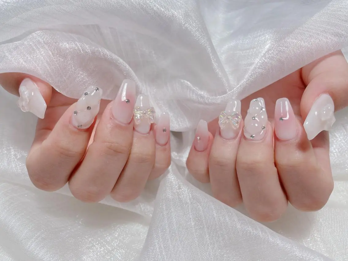 ネイル チークネイル グラデーション 氷ネイル・うるうるネイル 持ち込み ニュアンスネイル 🎀Yumi✨ ミキネイルサロン池袋のネイルデザイン