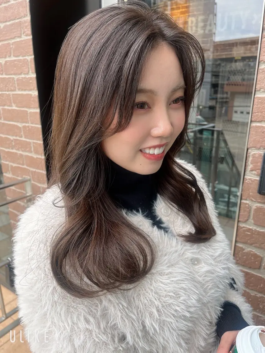 セミロング カラー ヘッドスパ 久木原 ゆりのヘアスタイル