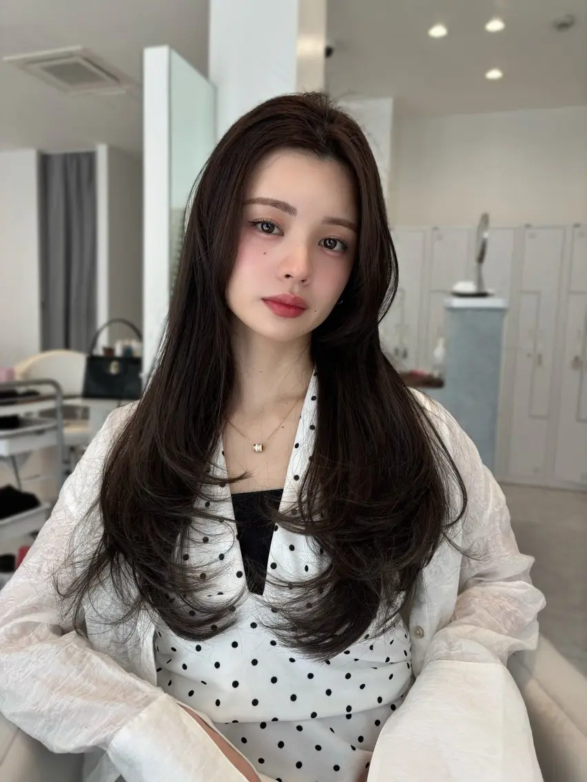 ロング カラー グレージュ オリーブグレージュ オリーブグレー レイヤーカット ローレイヤー カット ヘアカラー トリートメント レイヤーカット🎀 kanaのヘアスタイル