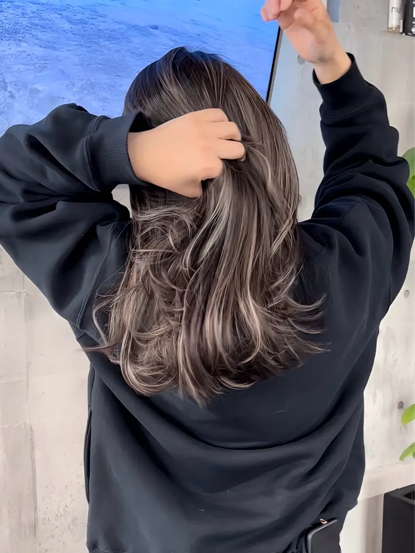 ロング カラー ヘアカラー 杉山永 ハイライトカラーのヘアスタイル