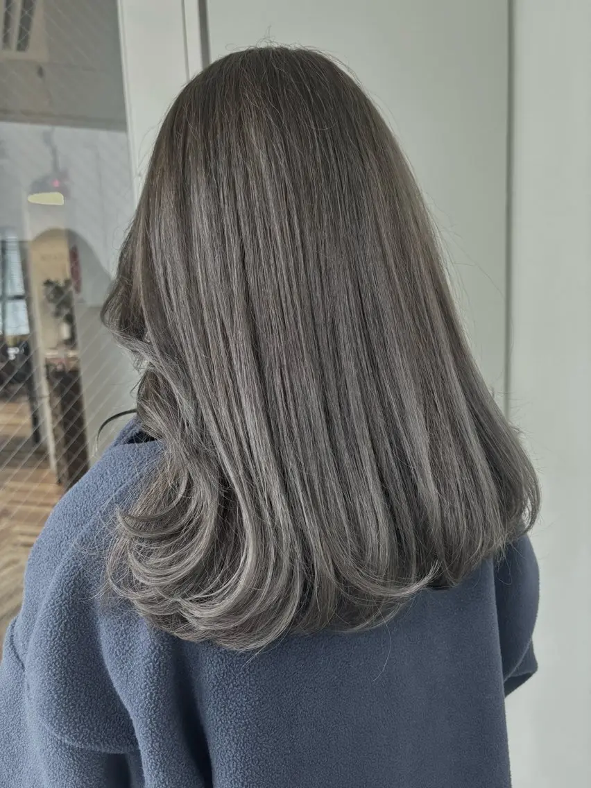 ミディアム カラー 透明感カラー ダブルカラー ハイライトカラー イルミナカラー インナーカラー カット ヘアカラー トリートメント misa🫧ナチュラ ル縮毛矯正/髪質改善のヘアスタイル