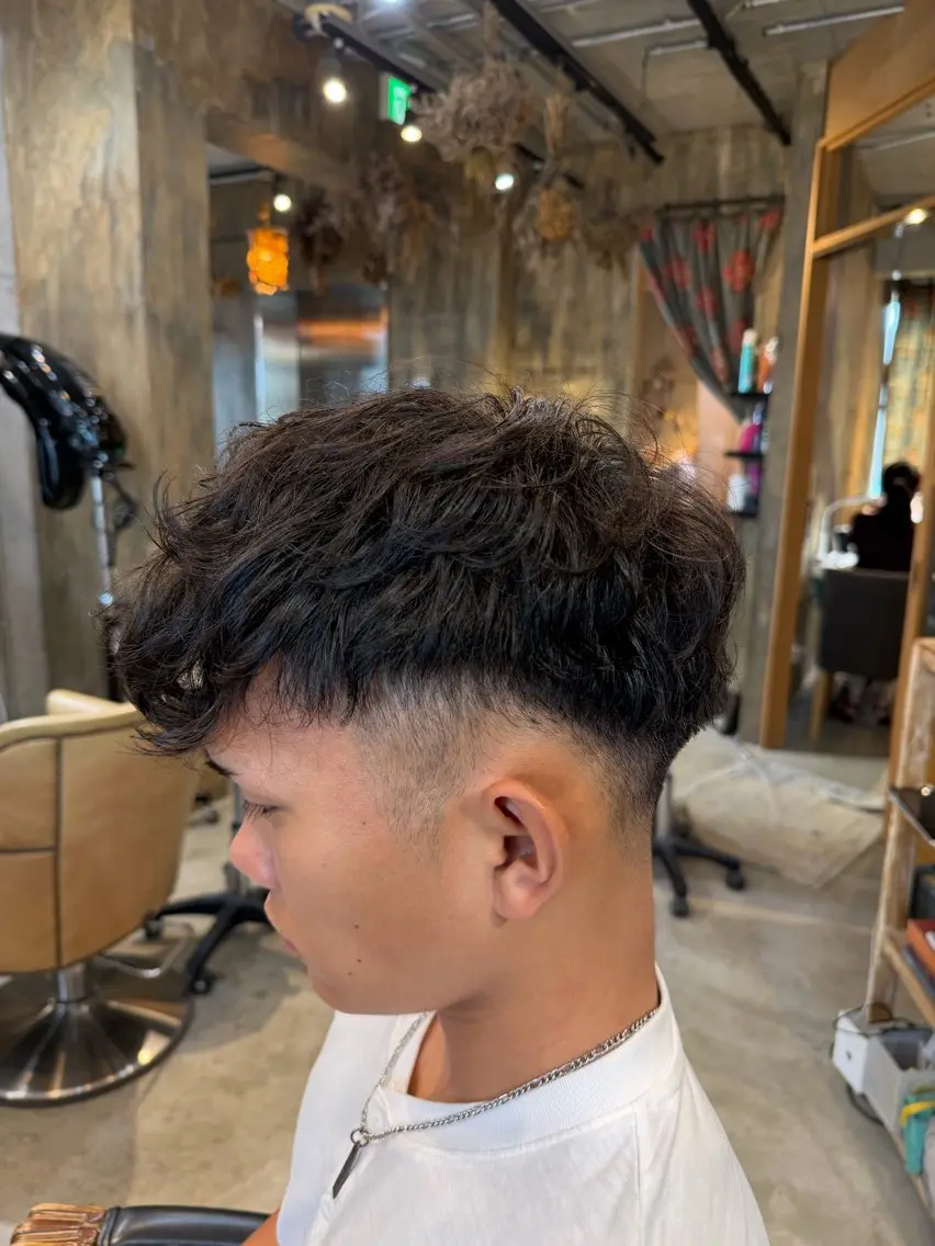 ショート パーマ ヘアアレンジ メンズ フェードカット メンズパーマ 刈り上げ カット パーマ 🍀Ryosuke 🍀のヘアスタイル